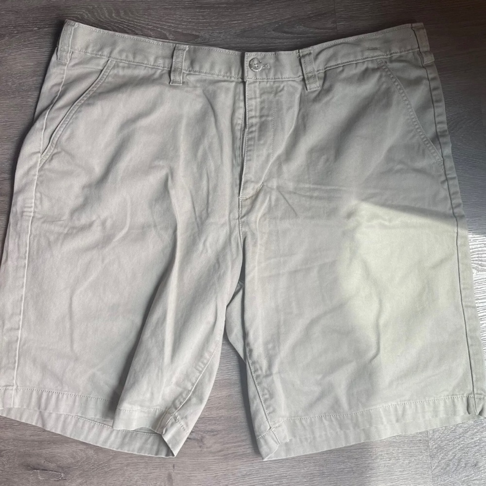 Eddie Bauer Shorts Mens Size 38 Khaki Chino Khaki 10 in Inseam Mid Rise